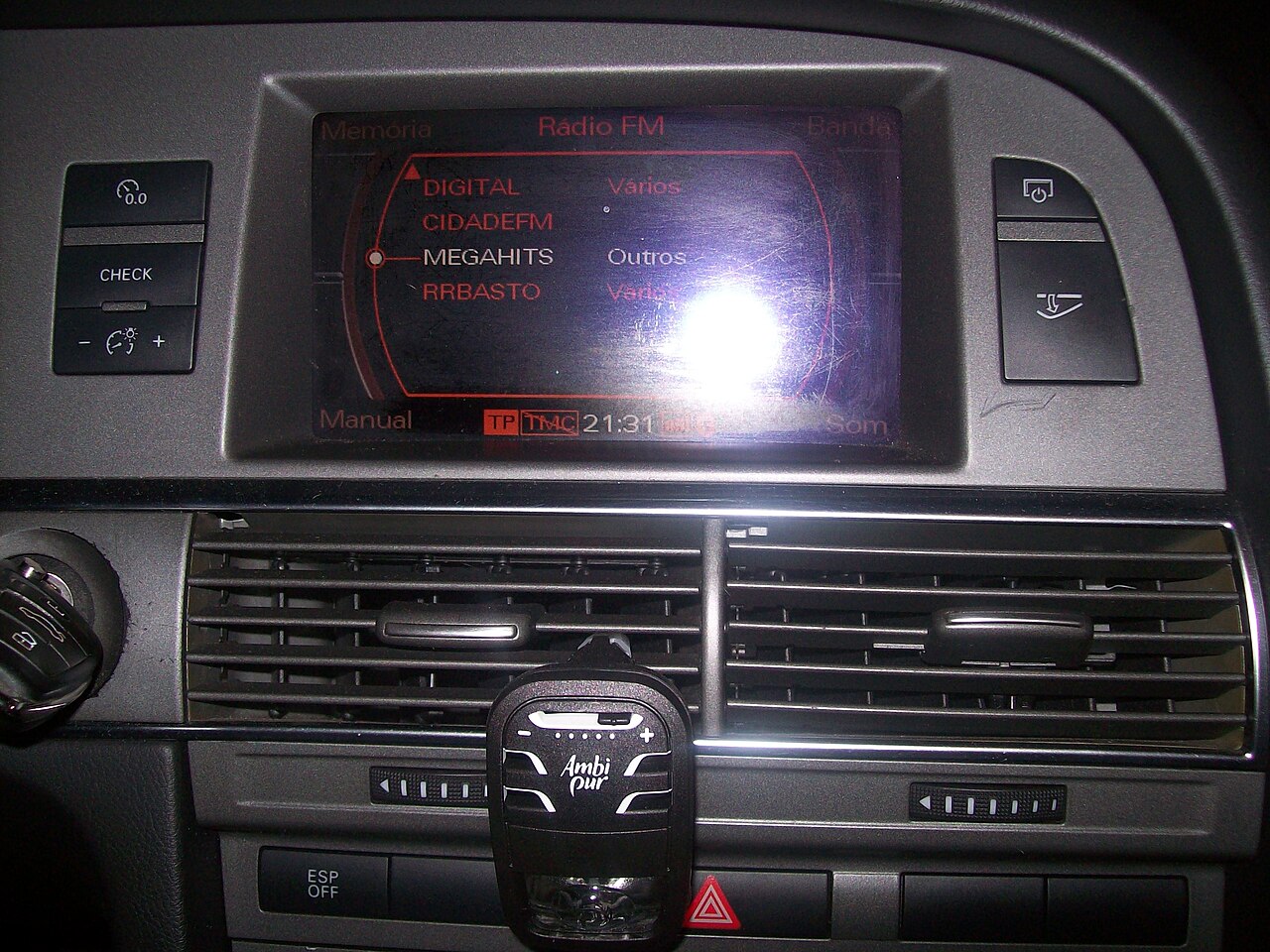 Audi orta konsol MMI ekranında motor yağı seviyesi göstergesi