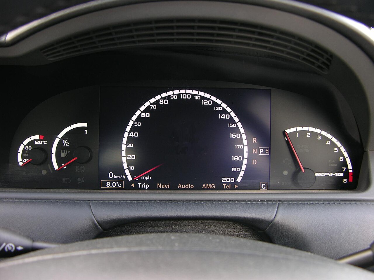 Mercedes-Benz gösterge paneli ve servis bakım uyarı ekranı